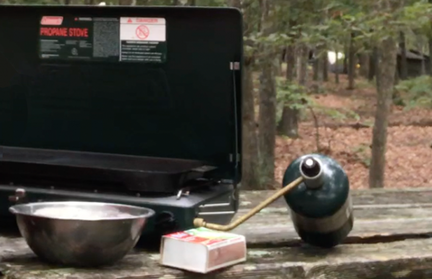 Working with a camp stove [SMD046]